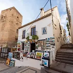 Malagasuite Tropical Terrace & Pool