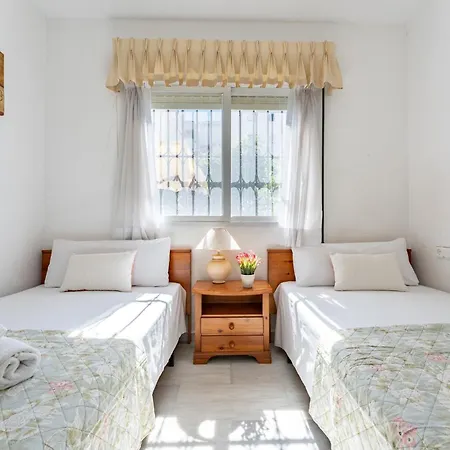 Malagasuite Tropical Terrace & Pool 토레몰리노스